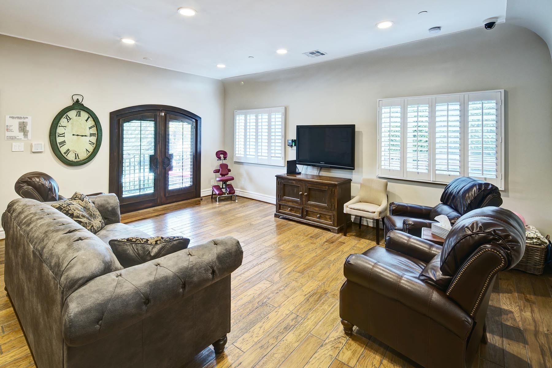 1533 North Stanley Ave | Los Angeles Senior Care Community