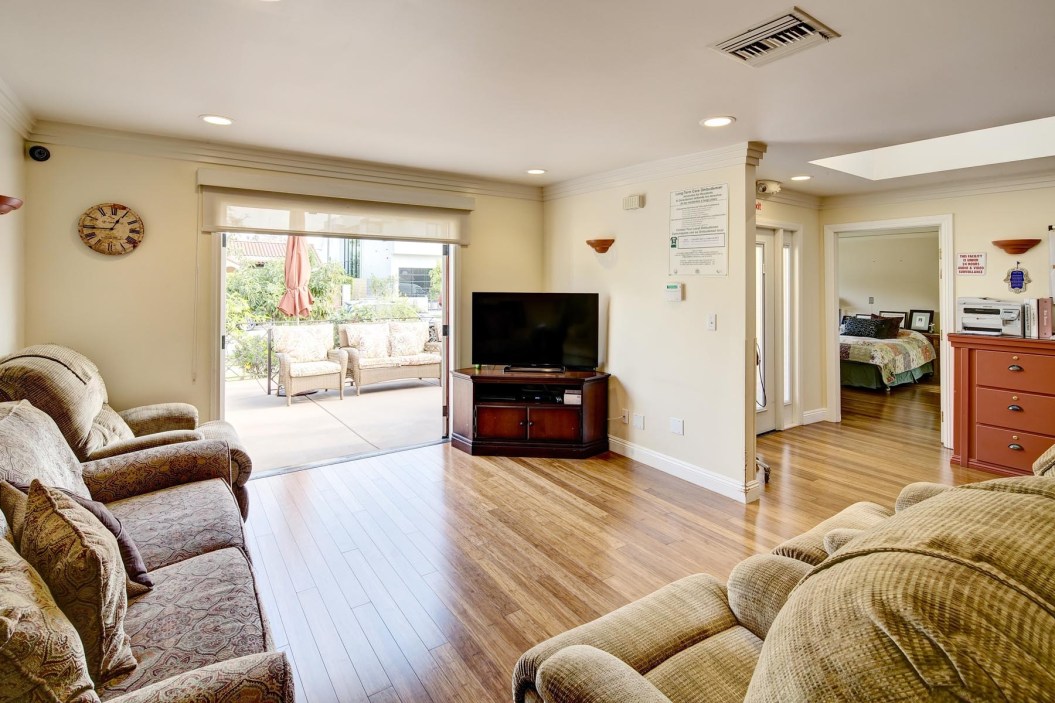 Assisted Living Residence at 341 N La Jolla Ave, Los Angeles, CA 90048