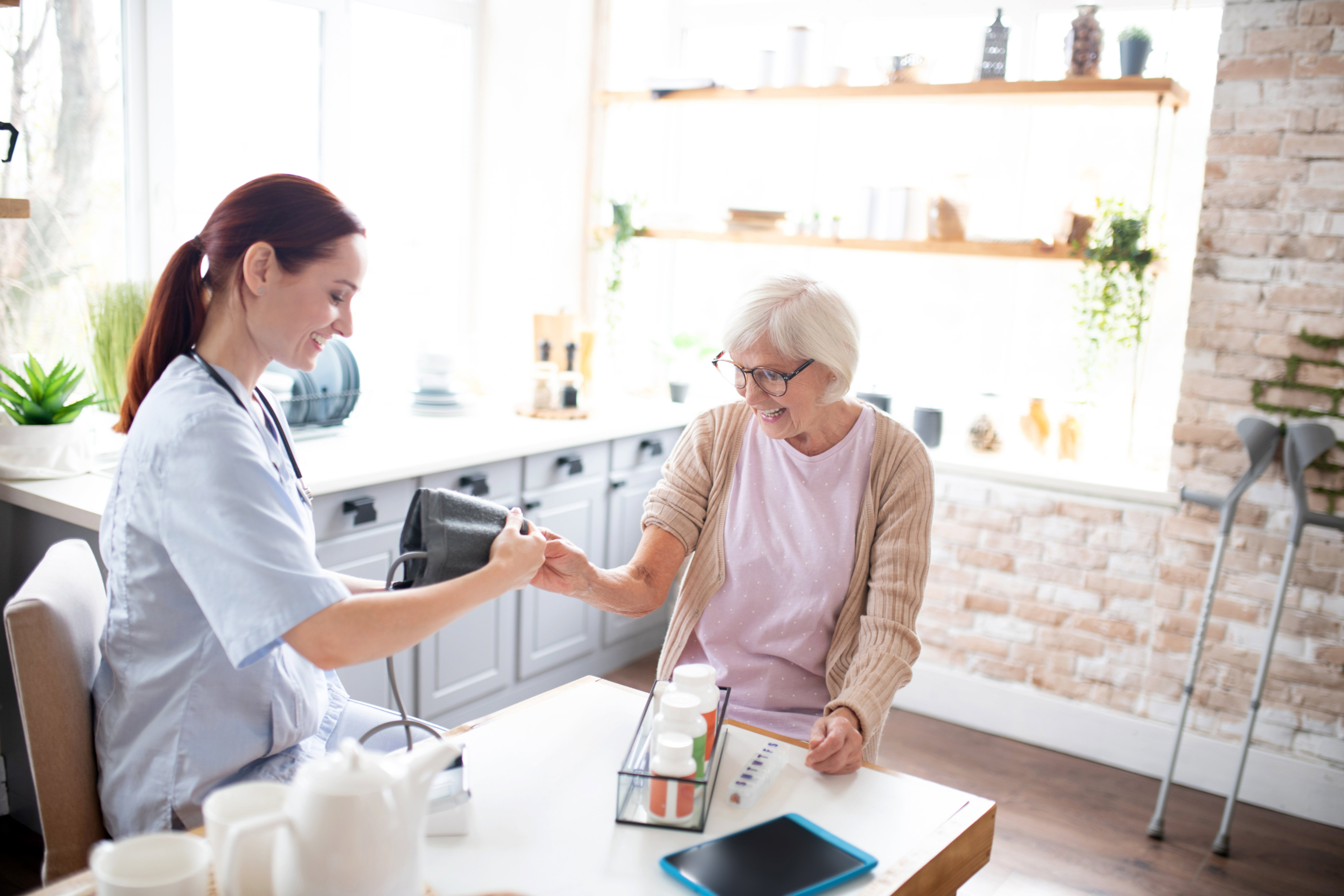 Helping a Senior with Dementia Remember Medicine